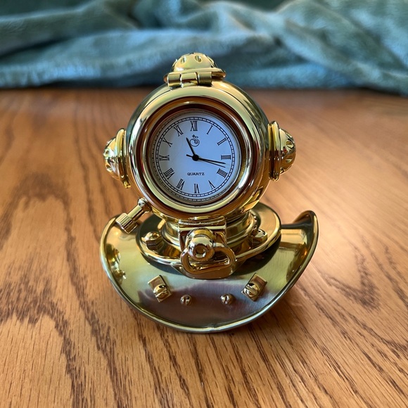 NIB Divers Helmet Clock - Picture 2 of 5